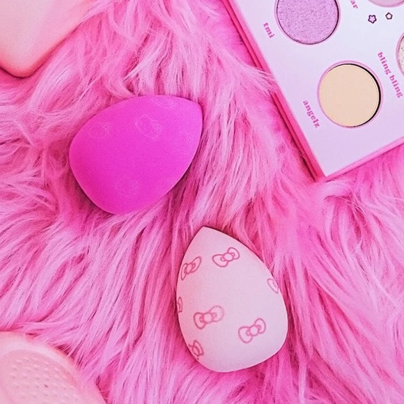 The Crème Shop x Hello Kitty Makeup Brush Set & Sponges - Picture 7 of 7